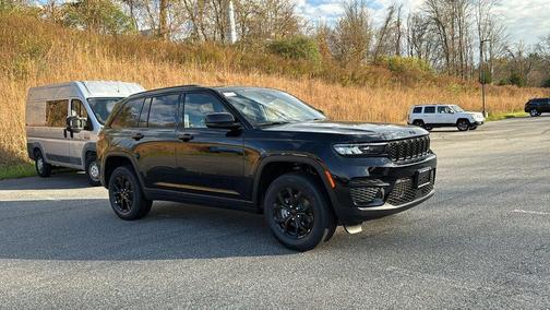 2025 Jeep Grand Cherokee Laredo