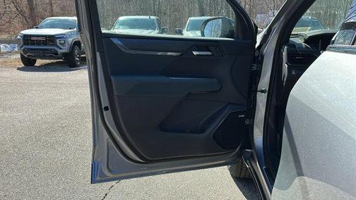 2025 GMC Acadia AT4
