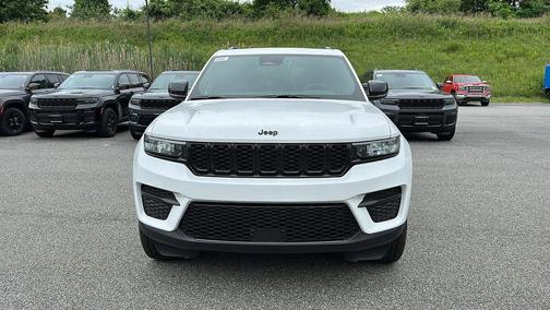 2025 Jeep Grand Cherokee Laredo