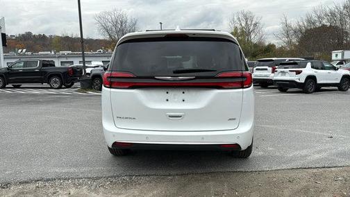2021 Chrysler Pacifica Touring-L