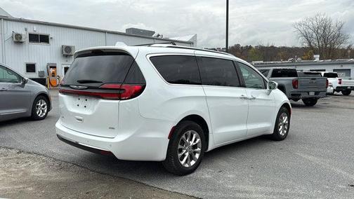2021 Chrysler Pacifica Touring-L