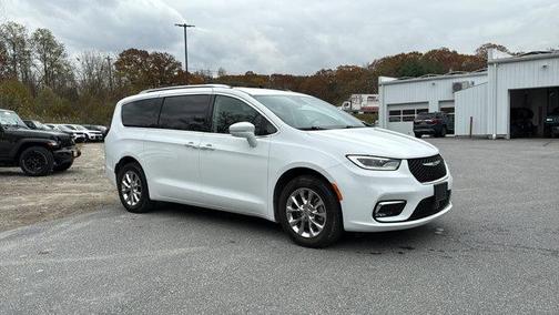 2021 Chrysler Pacifica Touring-L