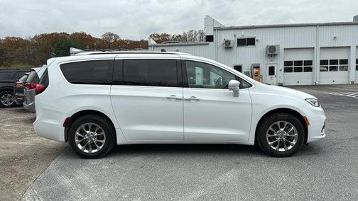 2021 Chrysler Pacifica Touring-L
