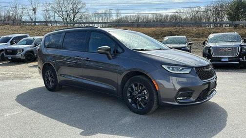 2021 Chrysler Pacifica Touring-L