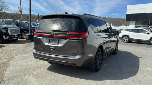 2021 Chrysler Pacifica Touring-L