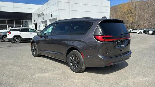 2021 Chrysler Pacifica Touring-L