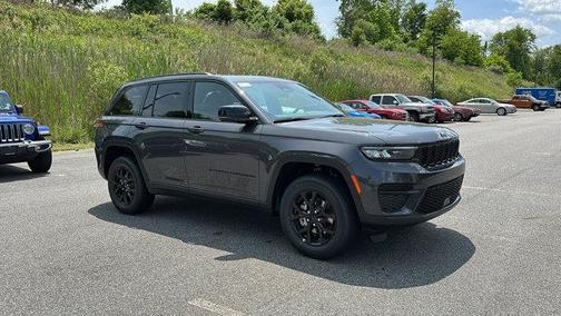 2025 Jeep Grand Cherokee Laredo