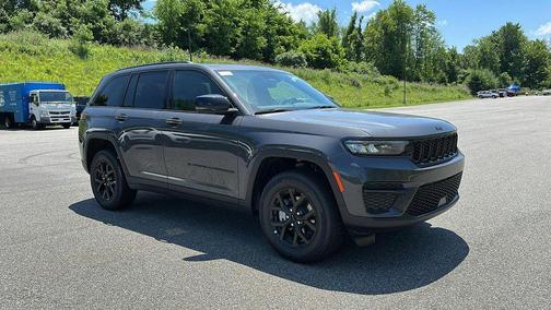 2025 Jeep Grand Cherokee Laredo