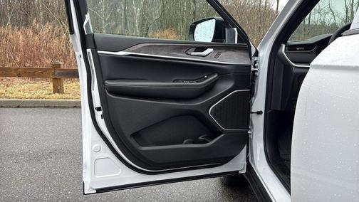 Bright White Clearcoat 2026 Jeep Grand Cherokee Limited