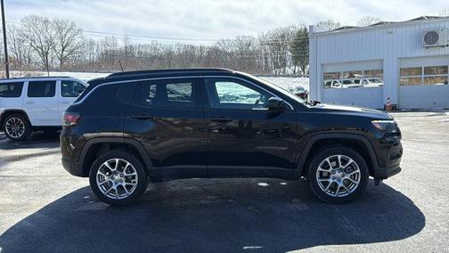 2023 Jeep Compass Latitude Lux