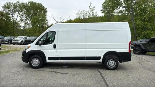 White 2025 RAM ProMaster 2500 High Roof