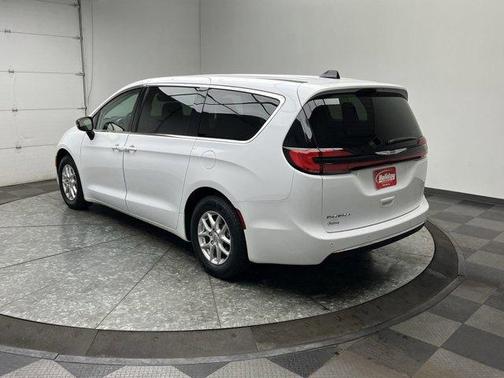 2024 Chrysler Pacifica Touring-L