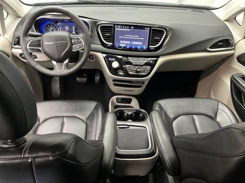 2024 Chrysler Pacifica Touring-L