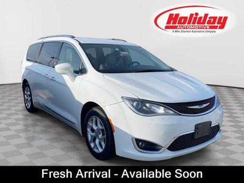 Bright White Clearcoat 2018 Chrysler Pacifica Touring-L