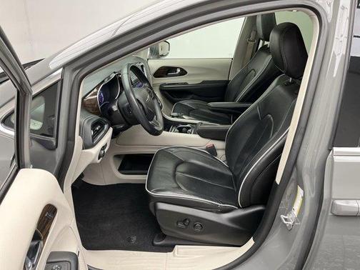 2022 Chrysler Pacifica Hybrid Limited