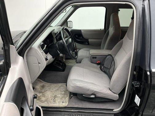 2000 Mazda B3000 SE Cab Plus