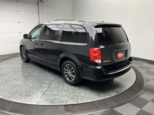 Black Onyx Crystal Pearlcoat 2017 Dodge Grand Caravan SXT