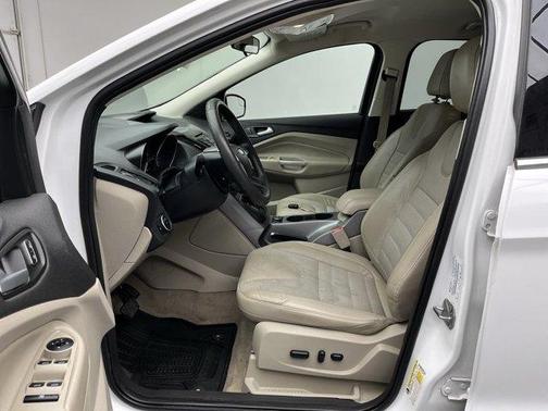 Oxford White 2016 Ford Escape SE