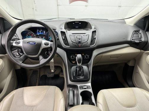 Oxford White 2016 Ford Escape SE