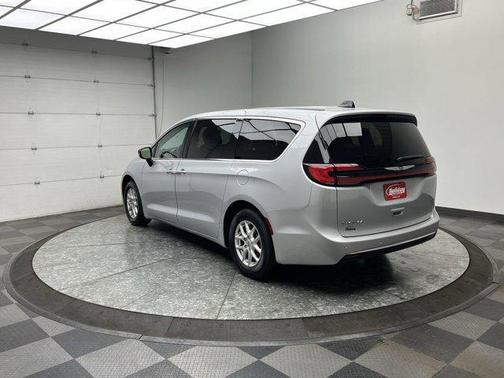 2024 Chrysler Pacifica Touring-L