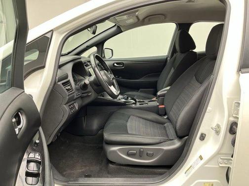 White 2022 Nissan Leaf SV PLUS