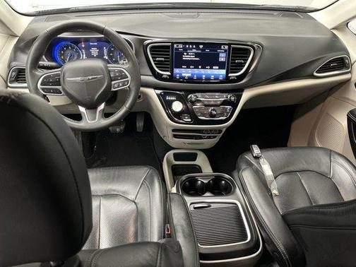 2022 Chrysler Pacifica Touring-L