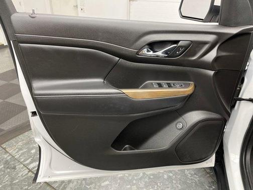 White Frost Tri-Coat 2019 GMC Acadia SLE-2