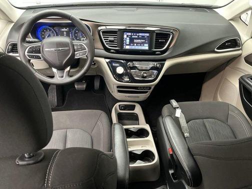 2024 Chrysler Voyager LX