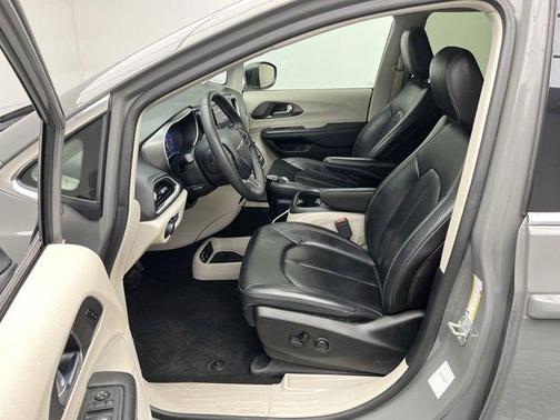 2023 Chrysler Pacifica Touring-L