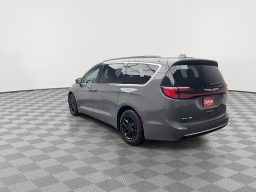 2022 Chrysler Pacifica Touring-L