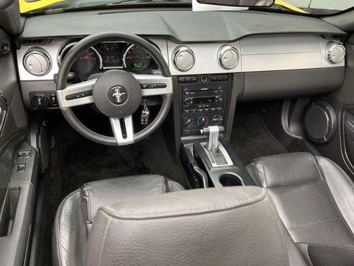 2005 Ford Mustang Deluxe