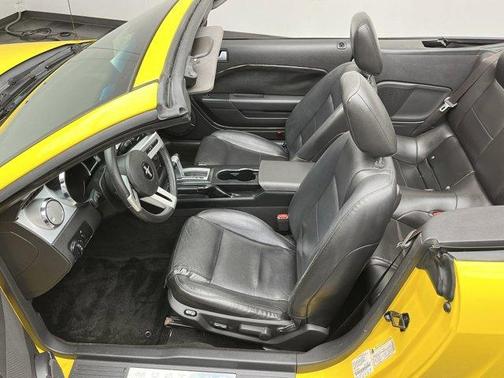 2005 Ford Mustang Deluxe