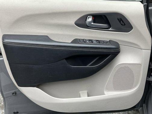 2022 Chrysler Pacifica Touring-L