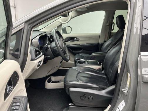 2022 Chrysler Pacifica Touring-L