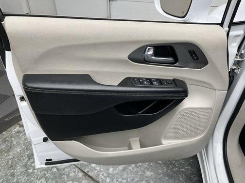 2022 Chrysler Pacifica Touring-L