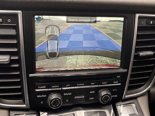 2016 Porsche Panamera 4 Edition