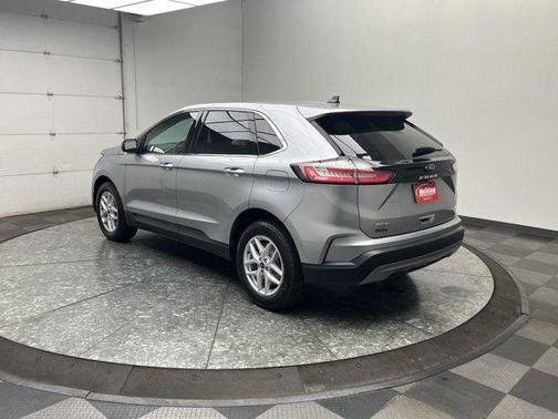 Iconic Silver Metallic 2021 Ford Edge SEL