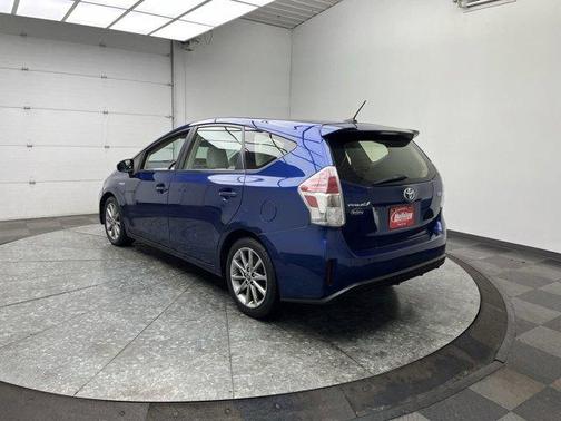 2016 Toyota Prius v Five