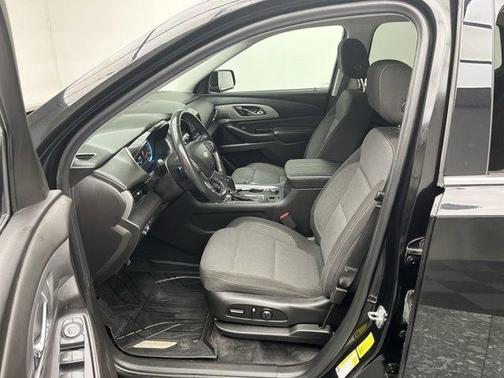 Mosaic Black Metallic 2019 Chevrolet Traverse LT Cloth