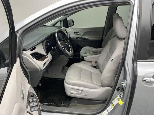 2017 Toyota Sienna XLE Premium