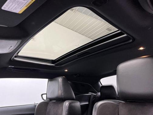 Pitch Black Clearcoat 2018 Dodge Challenger R/T Plus