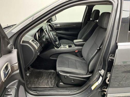 Bright Silver Metallic 2011 Jeep Grand Cherokee Laredo