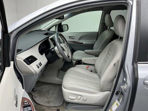 2013 Toyota Sienna XLE