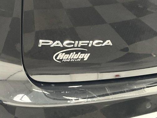 2024 Chrysler Pacifica Touring-L