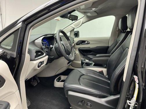 2024 Chrysler Pacifica Touring-L