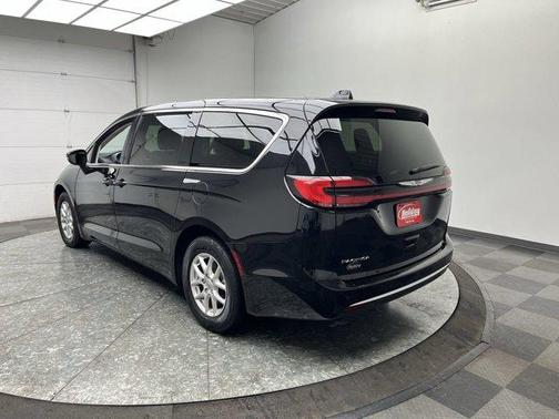 2024 Chrysler Pacifica Touring-L