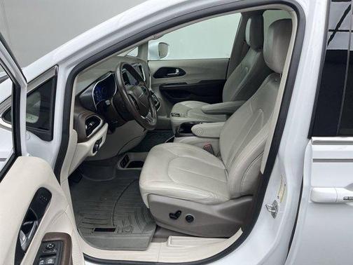 2021 Chrysler Pacifica Touring-L