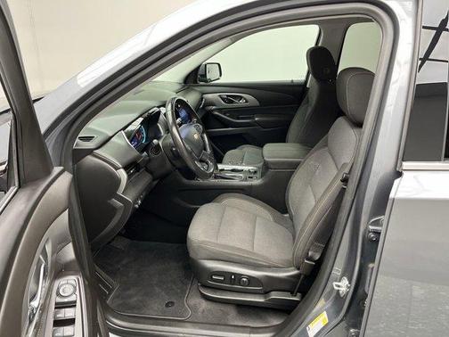 Satin Steel Metallic 2020 Chevrolet Traverse LT Cloth