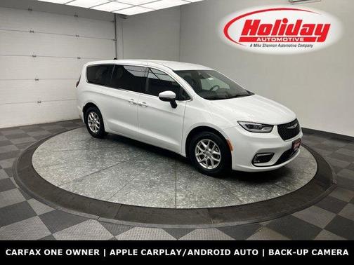 Bright White Clearcoat 2023 Chrysler Pacifica Touring