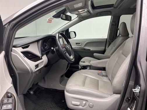 2018 Toyota Sienna XLE Premium